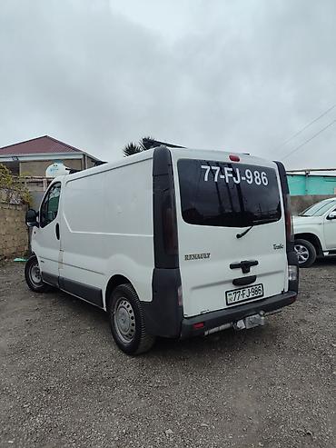 maşın damı: Renault Trafic yük furgonu - Korpus: ağ, 2 arxa qanadlı yük bölməsi — 1