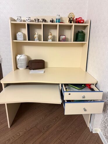 Sifarişlə digər mebel: Künc masa, Stulsuz, Polkalı, Siyirməli, Sadə laminat