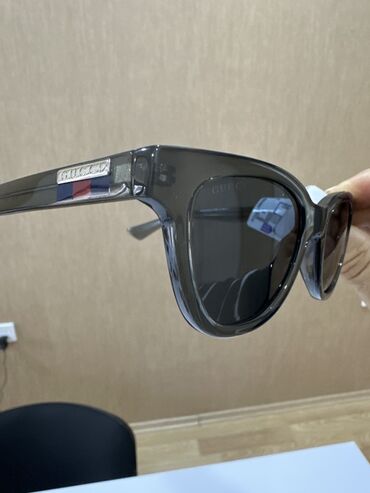 Eynəklər: Gün eynəyi, Gucci — 6