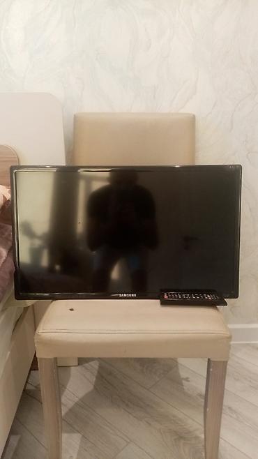 Samsung LED televizor + pult - Ekran ölçüsü təxminən 32" (diagonal)