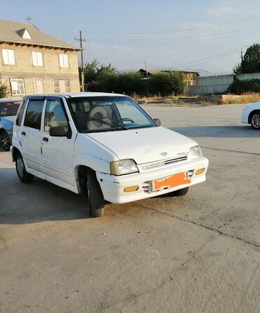 купить двигатель д 245: Белый четырехдверный хэтчбек Daewoo Tico, оснащенный черными