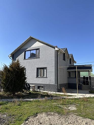 Продажа коттеджей и домов: 🔥Продается Мансардный дом🔥 🏡Район: Ак Ордо 1 ✅Участок:5 соток — 2