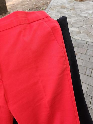 Pantalone: ZARA ženske pantalone – crvene - Model: slim/uzan kroj - Veličina — 2