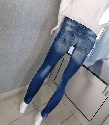 lanene pantalone stradivarius: Super farmerice
Vel 26
Očuvane, kao nove