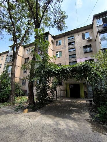 кв в караколе: 2 бөлмө, 43 кв. м, 104-серия, 2 кабат