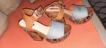 zenske sandale sa platformom: Sandals, Guess, 38