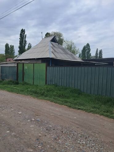 дом рухий: Дом с участком в сельской местности. - Одноэтажный дом из