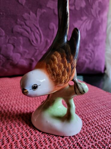 Ostali kućni dekor: Figura nova iz 60ih madjarski porcelan bodrogkereszturi. Visina — 6