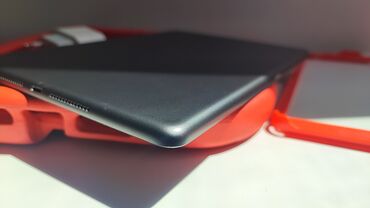 Планшеты: Планшет, Apple, память 32 ГБ, 10" - 11", Wi-Fi, Б/у, Классический цвет - Серый — 6