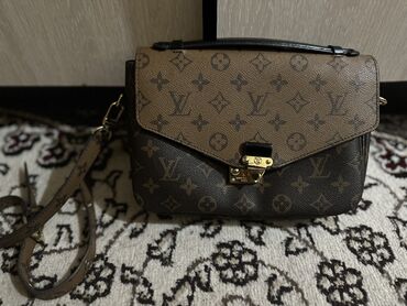 цепочки женские: Классическая сумка, Louis Vuitton, Материал: Комбинированный материал, Женские, Б/у