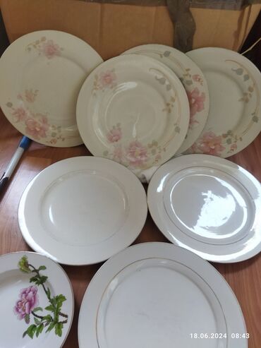 тарелки посуда: Продаю большие тарелки 7штук одна глубокая