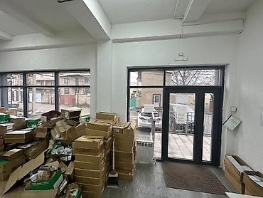 Коммерциялык кыймылсыз мүлктү сатуу: Кеңселерди сатуу 160 м², Ремонту бар, Көп кабаттуу имарат, 1 кабат — 3