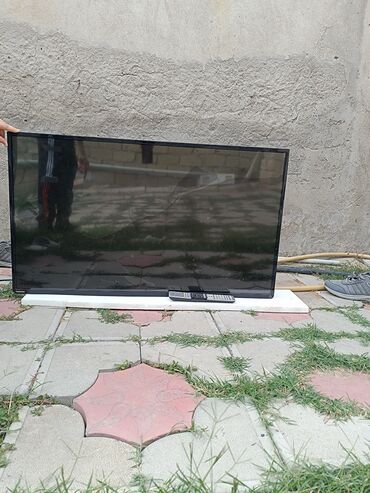 Kronşteynlər: Toshiba LCD rəngli televiziya – model 42L7463D ekranda çat var -