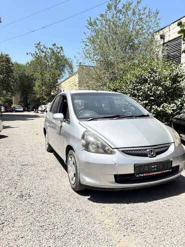 сколько стоят зимние шины на машину: Honda Fit: 2003 г., 1.3 л, Вариатор, Бензин, Хетчбек