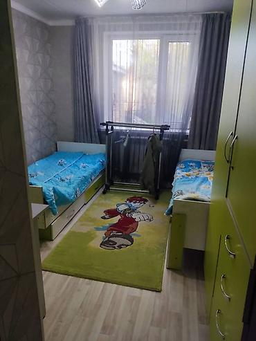 Продажа коттеджей и домов: Продается одноэтажный дом с закрытым двором и хозпостройками. - — 11