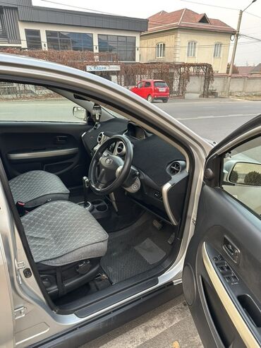 Toyota: Toyota ist: 2003 г., 1.5 л, Автомат, Бензин, Хэтчбэк — 5