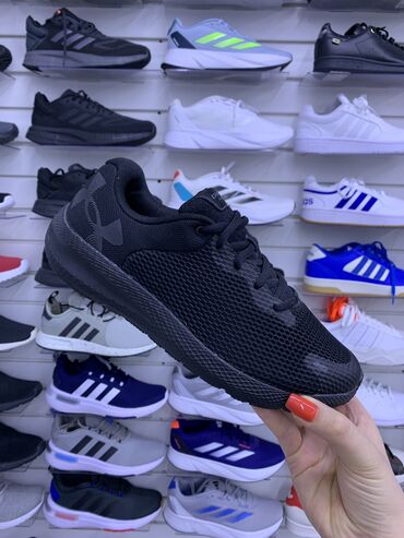 Кроссовки и спортивная обувь: Кроссовки мировых брендов Мы уже 7 лет радуем клиентов оригинальной at lalafo.kg — 4 Кроссовки и спортивная обувь: Кроссовки мировых брендов Мы уже 7 лет радуем клиентов оригинальной — 4