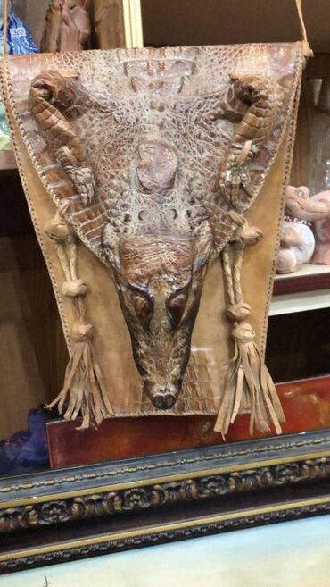 Şəkillər, tablolar: Женская сумка из настоящей крокодильей кожи.эксклюзив