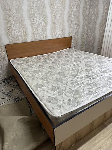 Двуспальные кровати: Двуспальная кровать, Б/у, С матрасом, длина - 200 см — 2