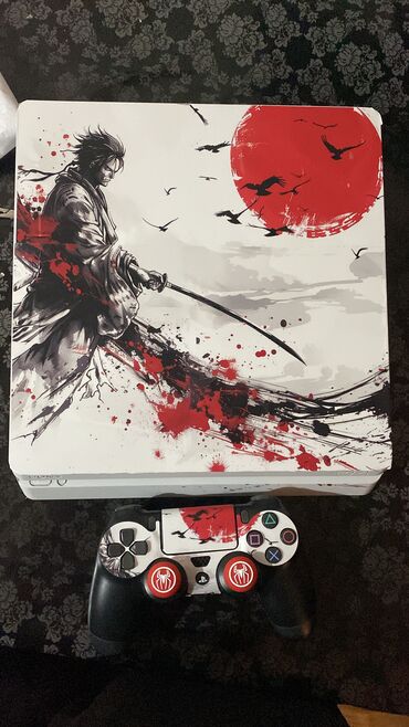 playstation 5 disksiz: Ps4 slimdi 1 tb 2 pultnan razilasmaq olar 1 il qizil zemaneti var