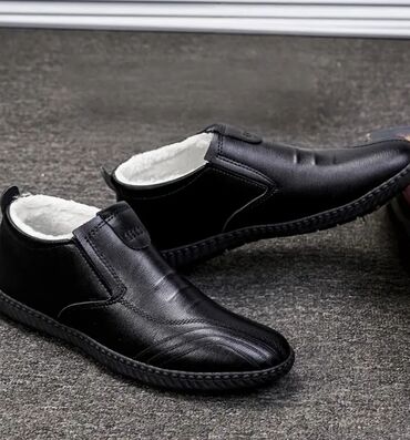 kişilər üçün qaçış krossovkaları: Qara rəngli kişilər üçün payız-qış ayaqqabısı - Model: slip-on