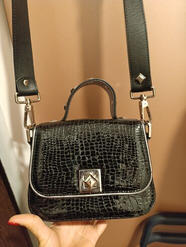 mona zenske haljine: Shoulder bag, Mona, Material: Leather, Patent leather