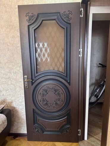 Фурнитура и комплектующие: 5 ədəd qapı ölçü 2/80. Alınıb 270₼. Satılır biri 130₼. Ünvan Sumqayıt