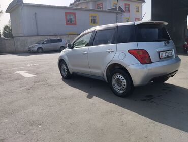Toyota: Toyota ist: 2003 г., 1.5 л, Автомат, Бензин, Седан