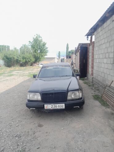 тюнинг на хонда фит: Автомобиль Mercedes-Benz E220 в кузове W124, черного цвета. Эта модель