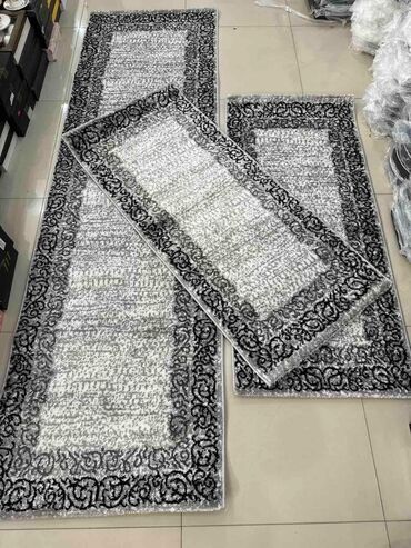 Tepisi i prostirke: Nova kolekcija
Set 3 staze
 (1) 76x250
(2) 63x140 — 5