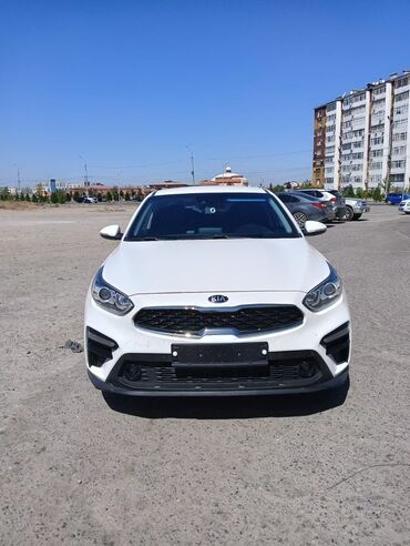 авто в рассрочку без первоначального взноса: Белый седан Kia К3 с современным дизайном. Автомобиль оснащен