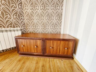 Dolablar: Tv altligi
Eni 150sm
Uzunlugu 50sm
Hundurluyu 60sm