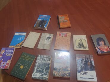 Müxtəlif mövzularda olan on iki kitabdan ibarət kolleksiya. Kitablar
