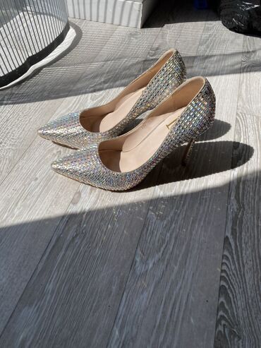 обувь из италии: Туфли Basconi, 38.5, цвет - Серебристый