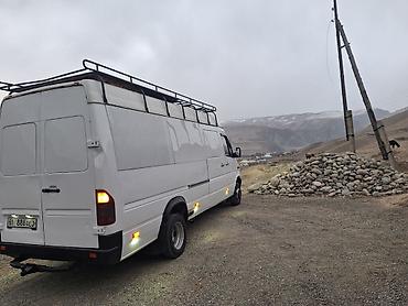 Легкий грузовой транспорт: Легкий грузовик, Mercedes-Benz — 9