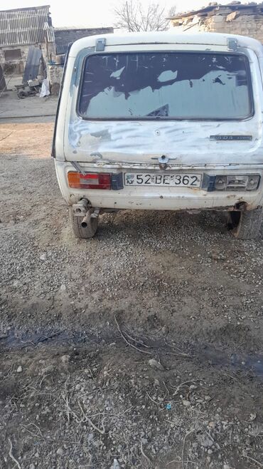 afdamabil: VAZ (LADA) 4x4 Niva: 1.6 l | 1988 il 300000 km Universal