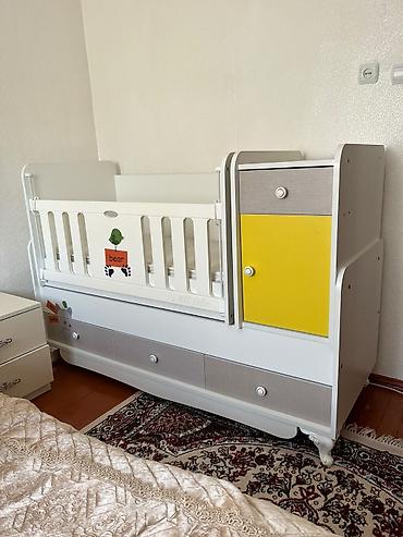 Oğlan və qız üçün, İşlənmiş, Dördbucaq, Beşik, Dəst ilə, Matras ilə, Yellənmə mexanizmsiz
