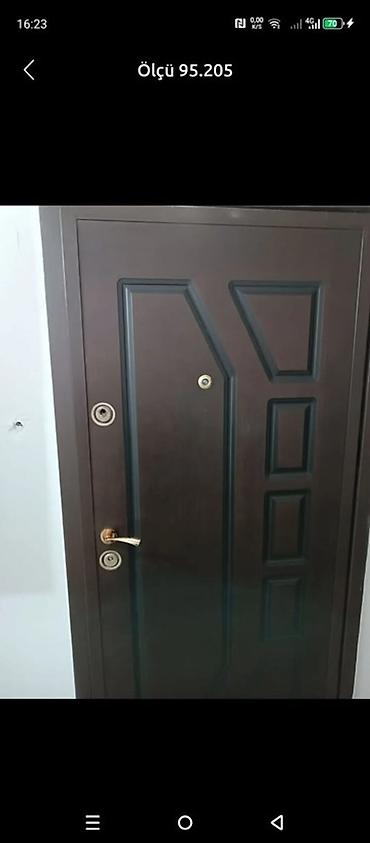 mdf qapi: Mənzil üçün İşlənmiş Giriş qapısı Glazok ilə, Zəmanətsiz, Ödənişli quraşdırma, Ünvandan götürmə — 1