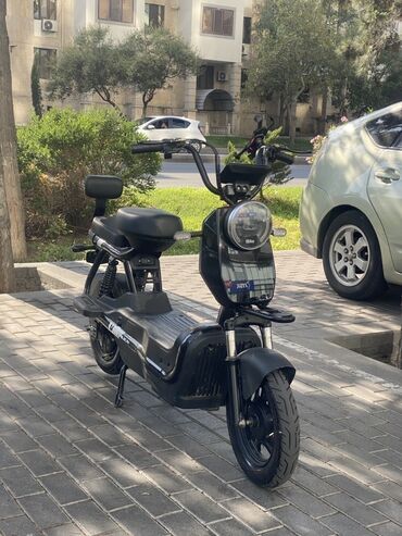 Elektrikli samokatlar: Ideal veziyyetdedir Tam zaretkaya 60-70 km gedir Tam zaretkani 5 saata — 10