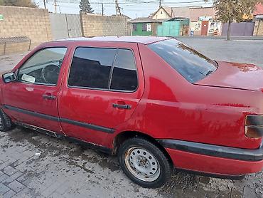 Volkswagen Vento: 1992 г., 1.8 л, Бензин, Седан