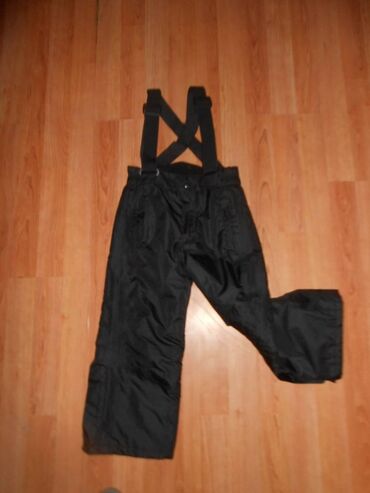 Jakne, kaputi i prsluci: Ski pantalone za decu od 0 do 6 godina

cena od 900 do 2000 din — 7