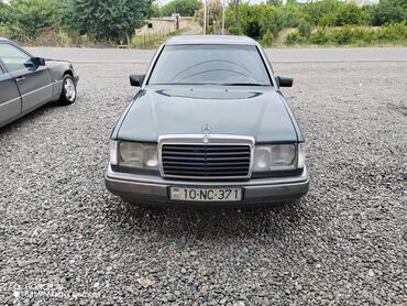 04 maşını: Mercedes-Benz 220: 2.2 l | 1993 il Sedan