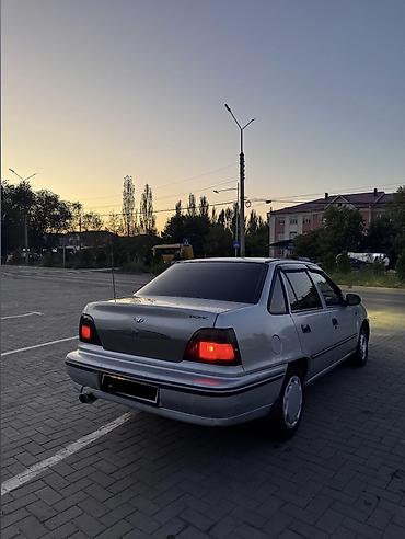 Daewoo Nexia: 2003 г., 1.5 л, Механика, Бензин, Седан