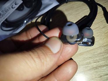 marshall major v: Naqilli/simli qulaqlıq – 3.5 mm AUX Tip: qulaq içi (in‑ear), ikili — 5