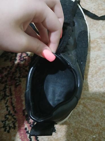 Qadın ayaqqabıları: Ölçü: 37, rəng - Qara, İşlənmiş — 5