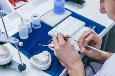 Tibb bacıları: Diş texniki köməkçisi qips modelləşdirmə Mum metal otlivka opak bütün