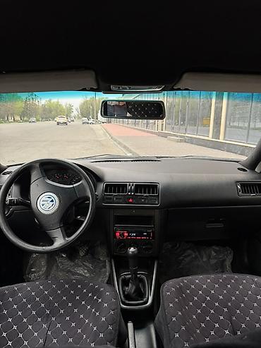 Унаа сатуу: Volkswagen Bora: 2002 г., 2 л, Кол менен иштөөчү, Бензин, Седан — 6