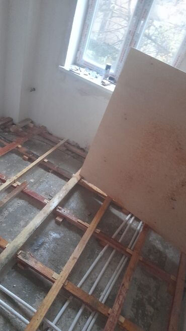 Döşəmə işləri: Laminat ustasi Her nov laminatlarin vurulmasi 90 derece,duz,sahmat — 5