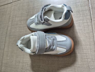 Patike: Dečije patike za prve korake - Veličina: 22 (otisak “22” vidljiv na — 10