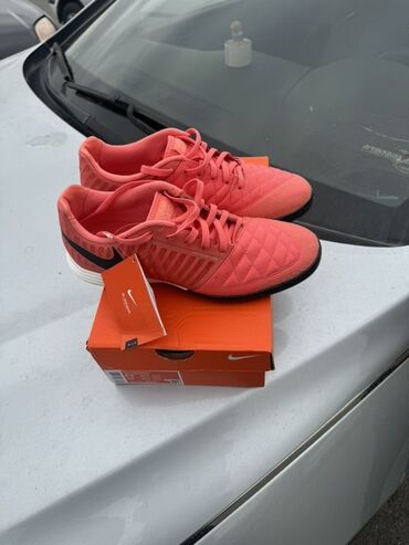 Кроссовки и спортивная обувь: Кроссовки для зала Nike Lunar Gato в коралловом цвете. Модель имеет